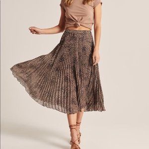 Abercrombie & Fitch Leopard Print Pleated Midi Skirt